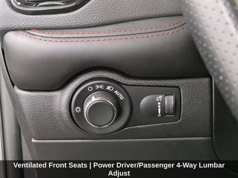 Used 2025 Dodge Durango GT AWD/4WD image 25