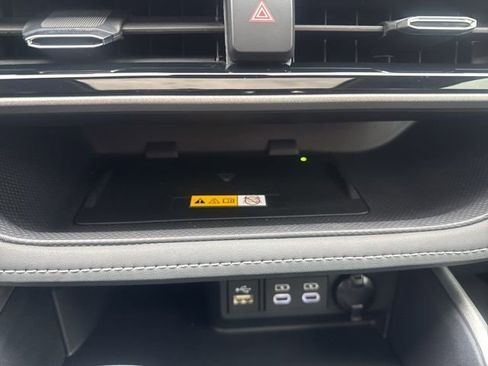 Used 2025 Toyota Highlander XLE image 32