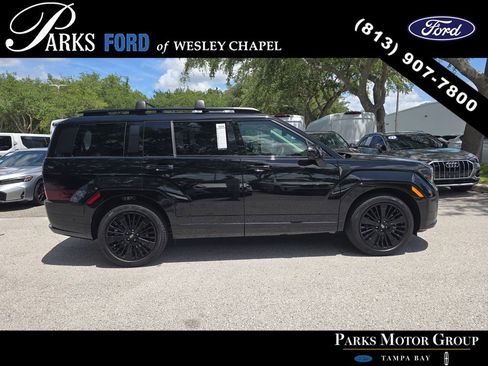 Used 2025 Hyundai Santa Fe Calligraphy AWD/4WD image 3