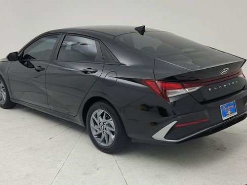 Used 2024 Hyundai Elantra SEL FWD image 5
