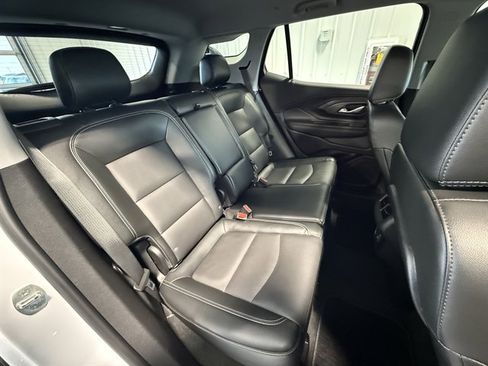 Used 2024 GMC Terrain SLT image 25