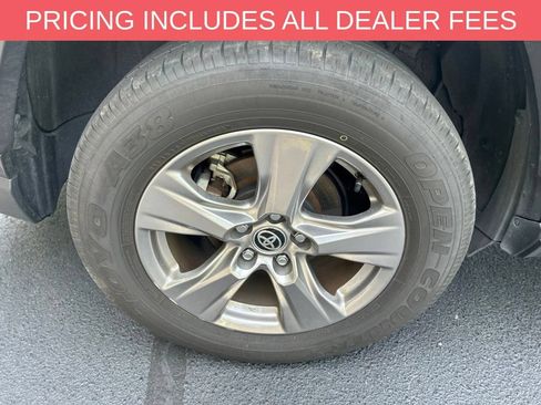 Used 2025 Toyota RAV4 LE AWD/4WD image 10