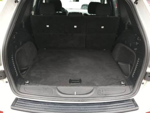 Used 2019 Jeep Grand Cherokee Laredo AWD/4WD image 29