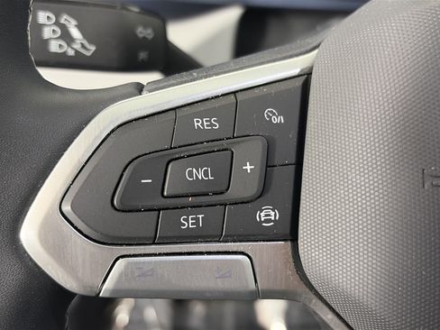 Used 2022 Volkswagen Taos SE FWD image 33
