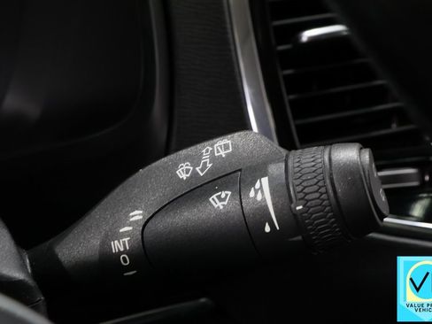 Used 2018 Volvo XC90 T5 Momentum w/ Convenience Package image 17