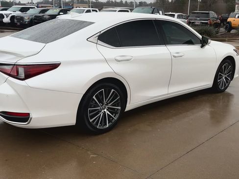 Used 2025 Lexus ES 300h ES 300h image 9