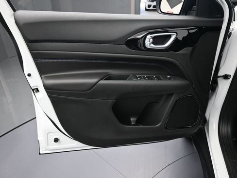 New 2026 Jeep Compass Latitude image 12