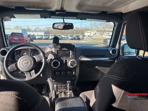 Used 2018 Jeep Wrangler Unlimited Sahara image 14