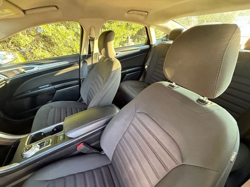 Used 2019 Ford Fusion SE image 42