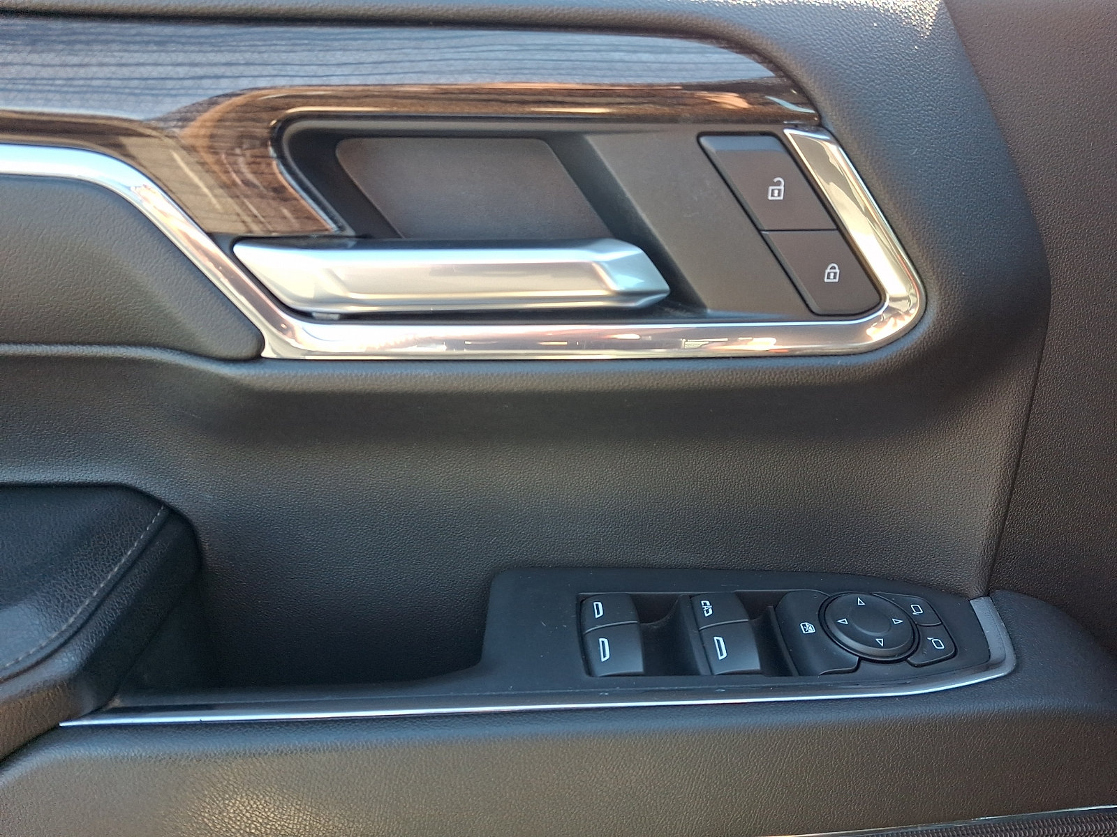 Certified 2024 Chevrolet Silverado 1500 LT AWD/4WD image 12