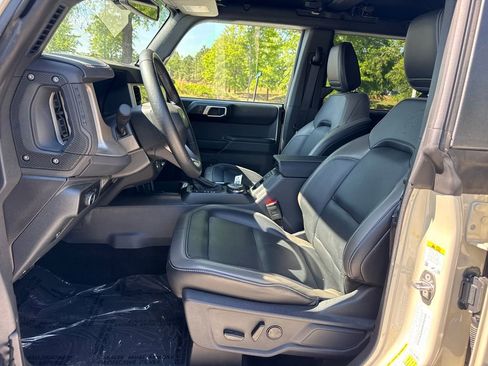 Used 2025 Ford Bronco Outer Banks AWD/4WD image 13