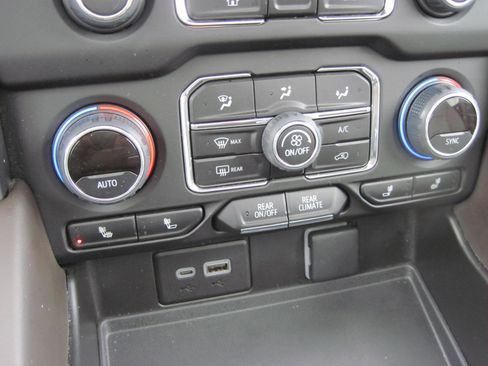 Used 2023 Chevrolet Tahoe Z71 w/ Off-Road Capability Package image 22