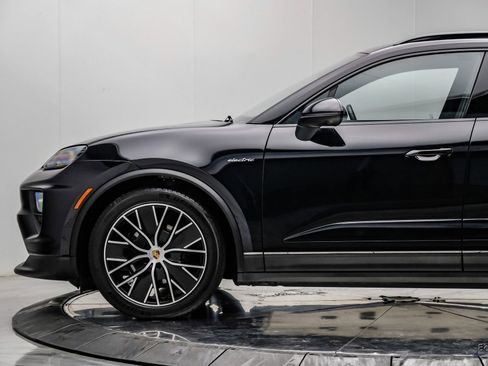Used 2025 Porsche Macan 4 Electric AWD/4WD image 7