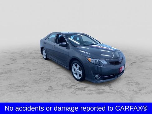 Used 2012 Toyota Camry SE w/ Preferred Accessory Pkg FWD image 3