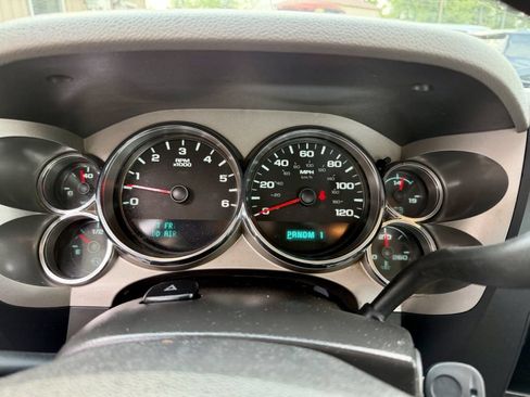 Used 2013 Chevrolet Silverado 2500 W/T w/ Snow Plow Prep Package AWD/4WD image 13