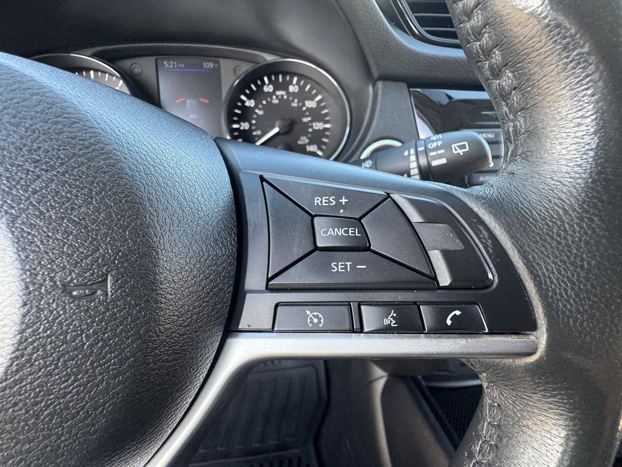 Used 2018 Nissan Rogue SV FWD image 32