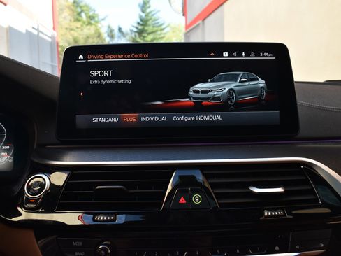 Used 2023 BMW M550i xDrive w/ Executive Package image 34