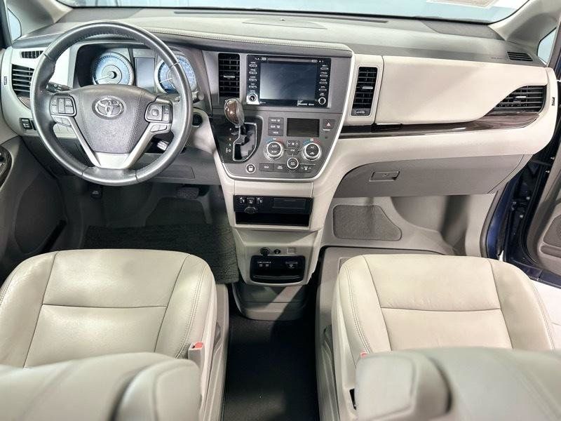 Used 2020 Toyota Sienna XLE w/ XLE Navigation Package FWD image 20