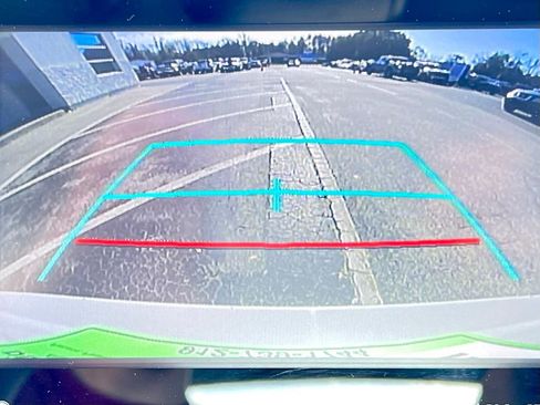 Used 2023 Toyota Camry SE image 7