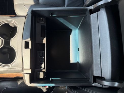 Used 2017 Chevrolet Tahoe LT AWD/4WD image 33