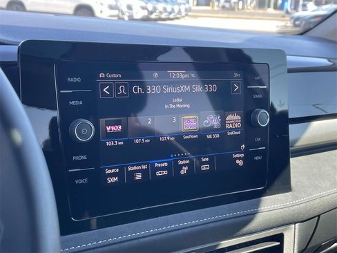 Used 2025 Volkswagen Taos SE image 20