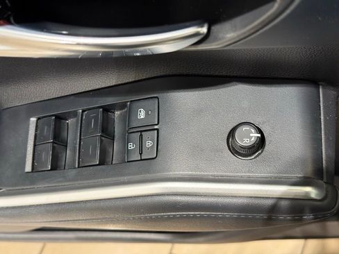 Used 2022 Toyota Highlander XLE image 16