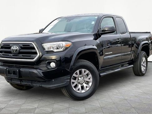 Used 2018 Toyota Tacoma SR5 image 2