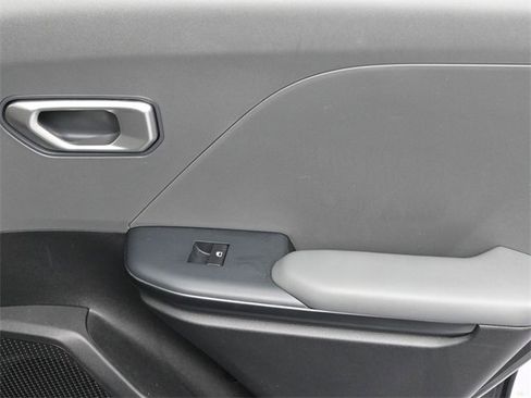 Used 2025 Kia K4 LXS image 24