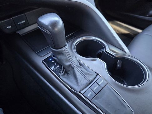 Used 2022 Toyota Camry SE image 21