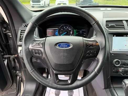 Used 2019 Ford Explorer XLT w/ Equipment Group 202A AWD/4WD image 13
