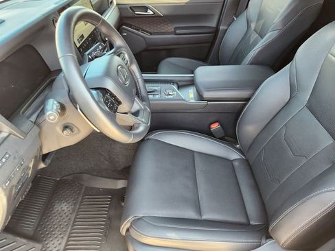 Used 2025 Lexus GX 550 w/ Cold Area Package AWD/4WD image 12