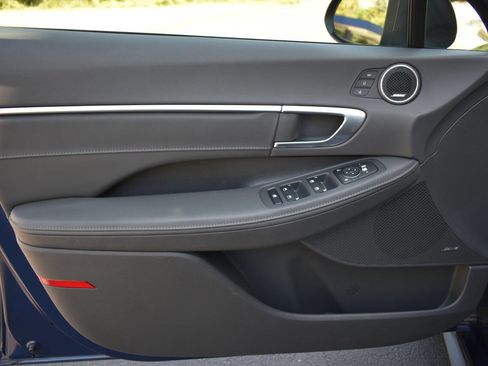 Used 2021 Hyundai Sonata Limited image 15