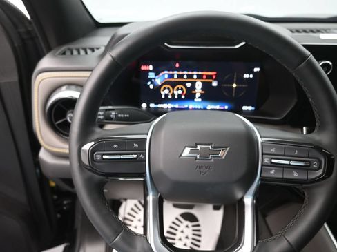 Used 2025 Chevrolet Colorado ZR2 w/ Technology Package AWD/4WD image 30