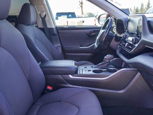 Used 2021 Toyota Highlander LE image 17