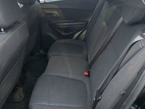 Used 2022 Chevrolet Trax LS w/ Tint and Cruise Package image 10