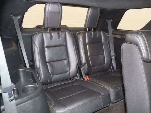 Used 2018 Ford Explorer XLT w/ Equipment Group 202A image 13