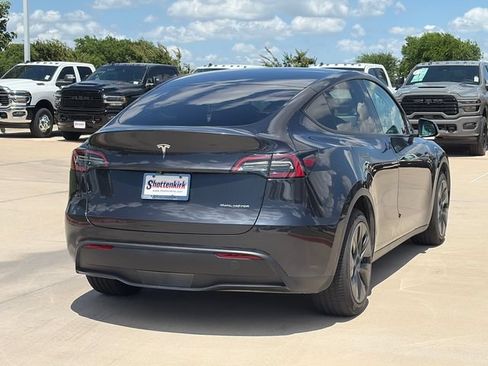 Used 2024 Tesla Model Y Long Range AWD/4WD image 9