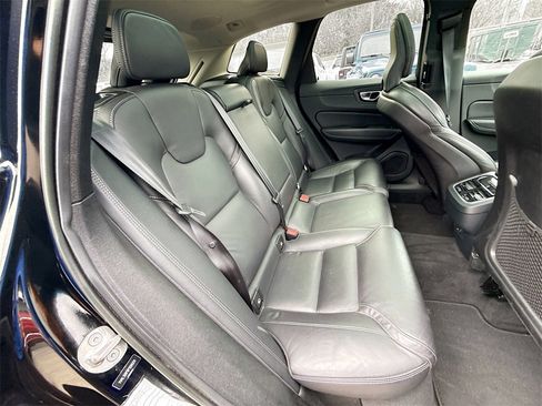 Used 2023 Volvo XC60 B5 Ultimate image 32