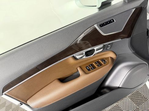 Used 2019 Volvo XC90 T6 Momentum w/ Advanced Package image 28