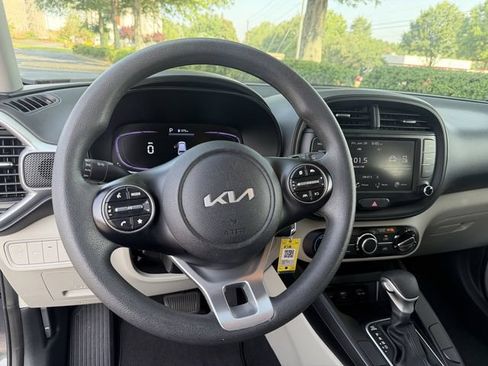 Certified 2023 Kia Soul LX w/ LX Technology Package FWD image 13