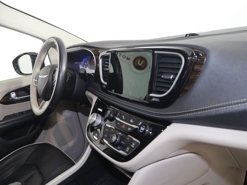 Used 2021 Chrysler Pacifica Limited AWD/4WD image 44