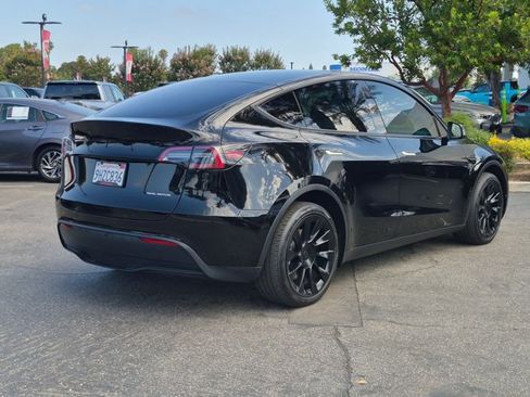 Used 2023 Tesla Model Y Long Range AWD/4WD image 5