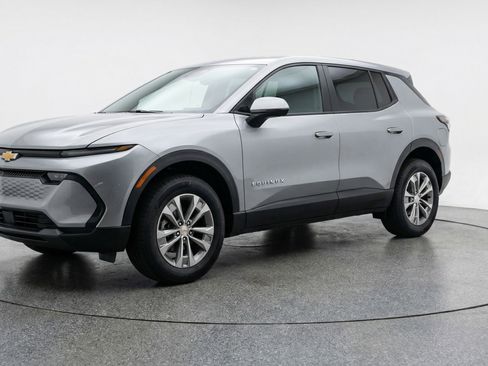 Used 2025 Chevrolet Equinox LT image 3