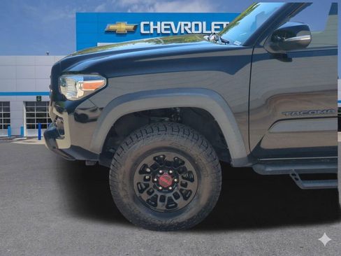 Used 2021 Toyota Tacoma TRD Off-Road AWD/4WD image 11
