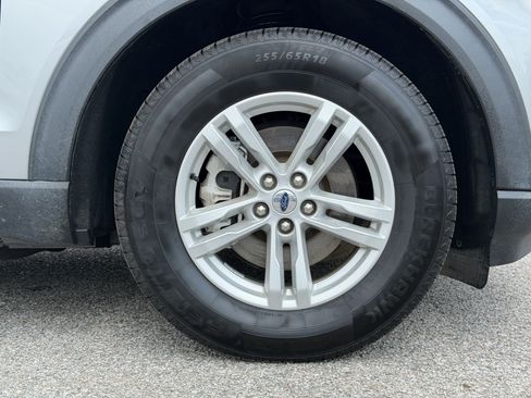 Used 2023 Ford Explorer XLT w/ Equipment Group 202A RWD image 13