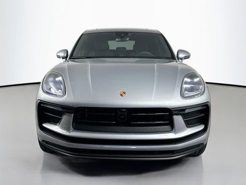 Certified 2025 Porsche Macan image 10