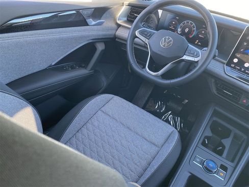 New 2026 Volkswagen Tiguan S image 10