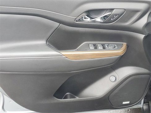 Used 2023 GMC Acadia SLE w/ Driver Convenience Package image 16