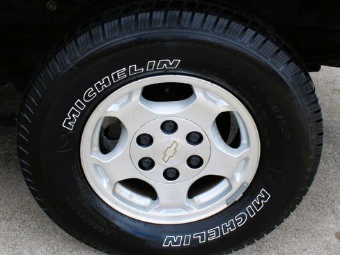 Used 2003 Chevrolet Silverado 1500 LS image 12