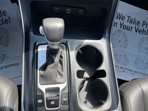 Used 2024 Kia Carnival LX image 27